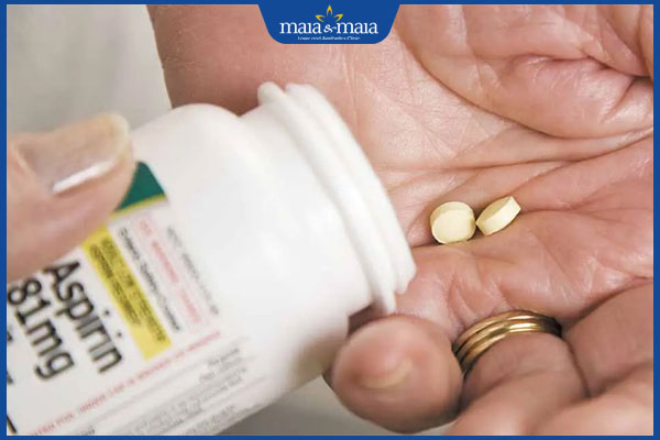 Tiêm filler rãnh lệ có an toàn không? Ai nên và không nên thực hiện? 4 dùng thuốc chống đông máu