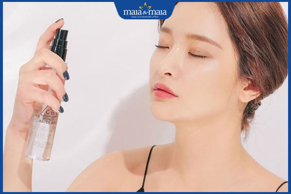 Hướng dẫn cách trang điểm da căng bóng thu hút mọi ánh nhìn 3 xịt khóa nền