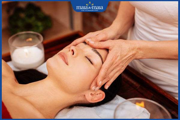 massage mặt tại spa