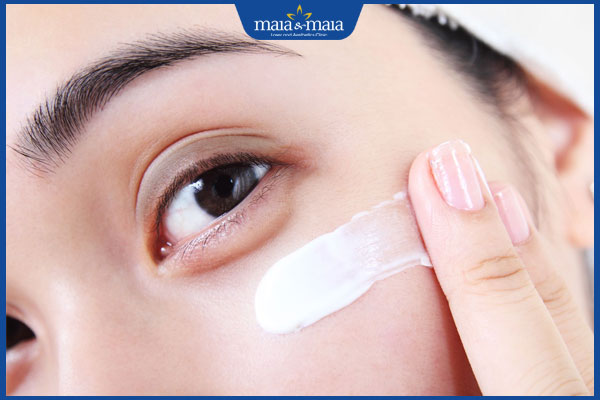 Hướng dẫn cách trẻ hóa vùng mắt hiệu quả? Địa chỉ trẻ hóa mắt uy tín 7 thoa kem dưỡng mắt