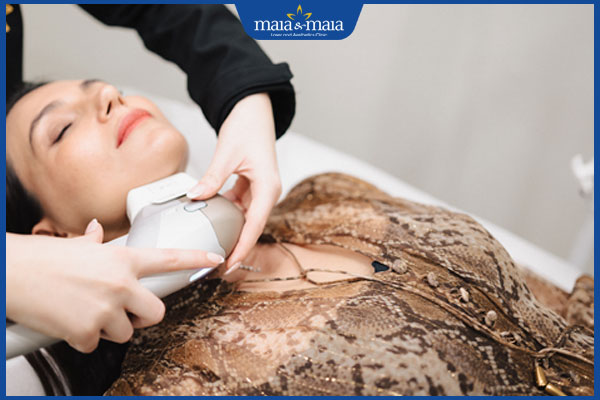 thực hiện xóa nọng cằm