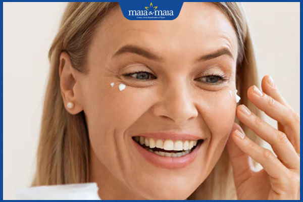 Gợi ý các cách xóa nếp nhăn vùng mắt an toàn và hiệu quả 3 thoa kem mắt