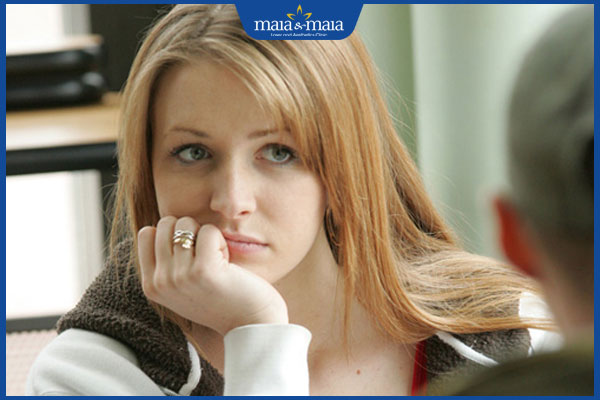 Bật mí 14 thói quen xấu gây nếp nhăn, lão hóa da nhanh chóng 8 chống tay lên cằm