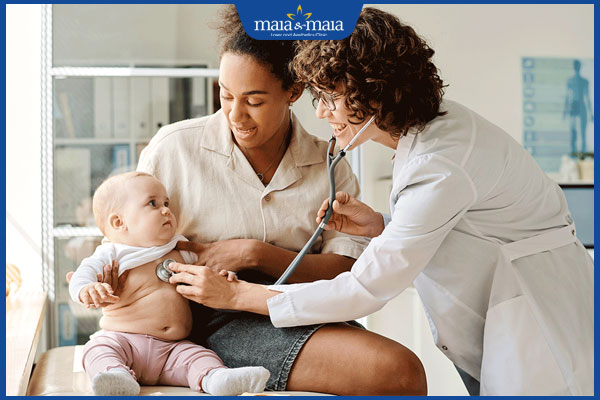 đưa trẻ đi khám bác sĩ