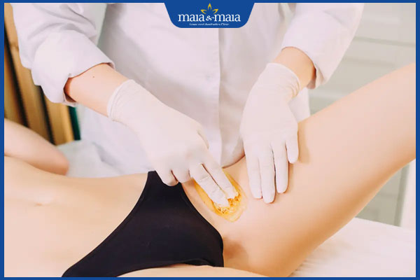 Giải đáp thắc mắc nên wax hay triệt lông bikini? 2 thực hiện wax lông bikini