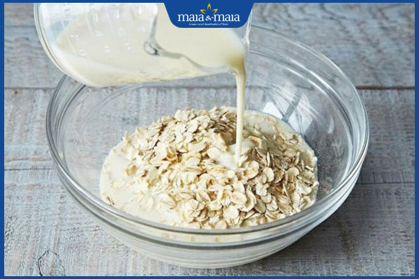 bột yến mạch và sữa tươi