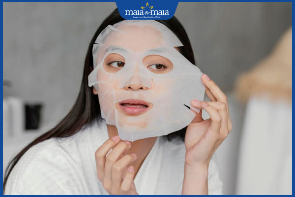 đắp mặt nạ cấp ẩm