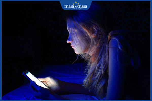 Sử dụng thiết bị điện tử gây nám da không? Lưu ý gì khi dùng?  2 tác hại ánh sáng xanh
