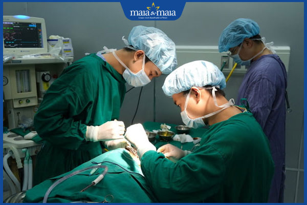 phẫu thuật cắt bỏ vùng da bị lõm