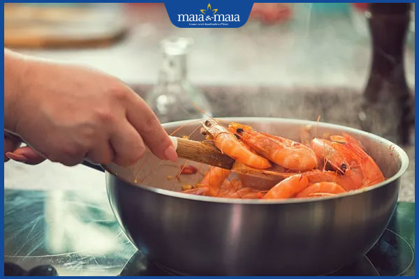 Ăn tôm trị sẹo lõm: Cách khoa học hay chỉ là quan niệm dân gian? 2 tôm luộc