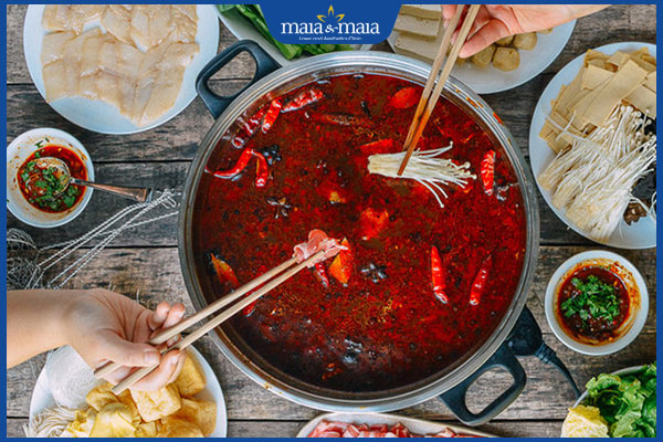 Vì sao mụn bọc ở cằm mãi không hết? Cách xử lý hiệu quả 3 ăn lẩu cay