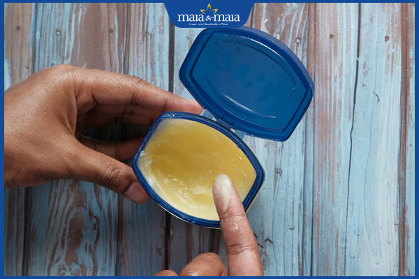 Trị mụn đầu đen bằng vaseline có tốt không? Gợi ý cách thực hiện 2 bôi vaseline trị mụn đầu đen