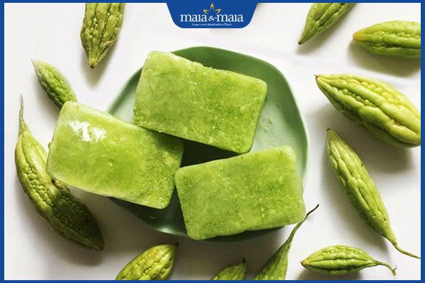 lăn đá se mụn từ nước ép mướp đắng