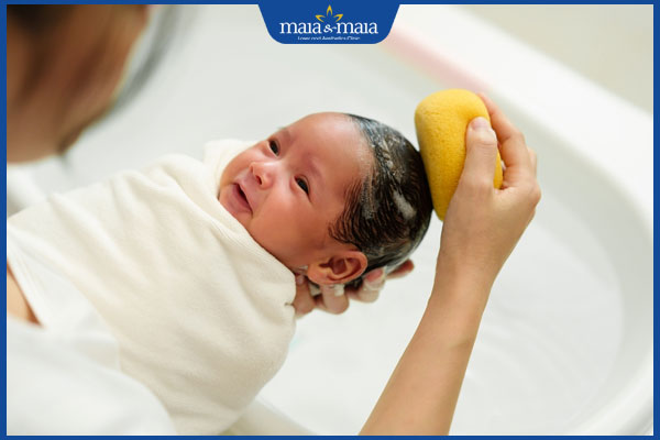 Vì sao trẻ mọc mụn mủ trên đầu? Dấu hiệu nhận biết và cách xử lý an toàn 3 tắm rửa cho trẻ