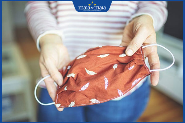 Mụn cám ở mũi có mùi hôi do đâu? Cách điều trị kiểm soát 5 thay khẩu trang